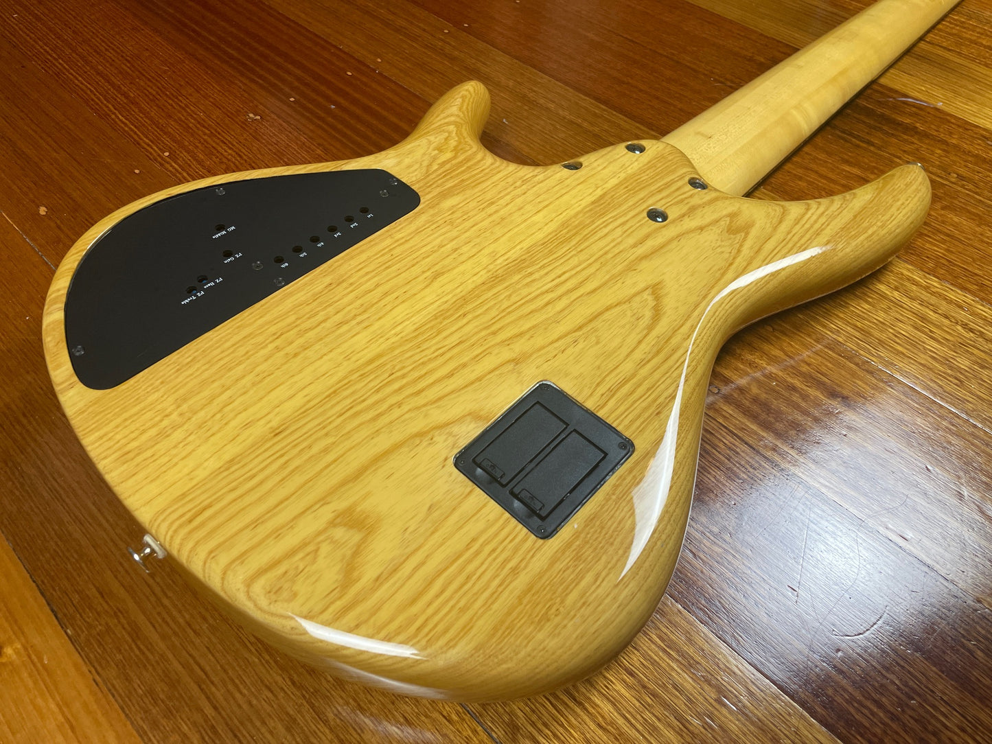 Aria Pro Custom Shop Bass 6