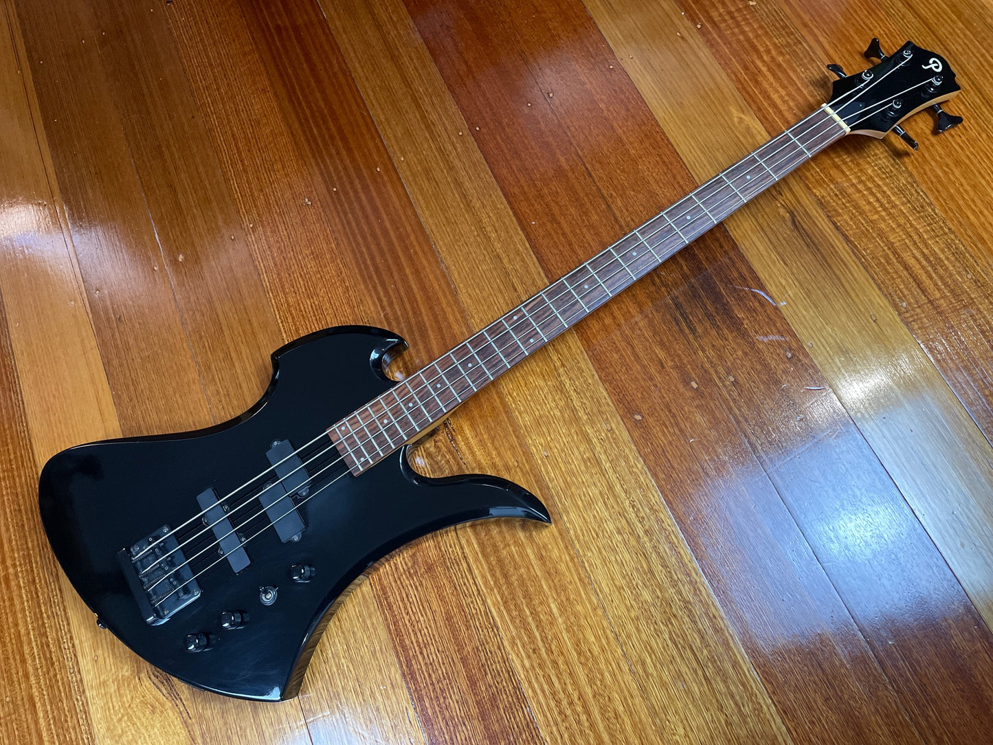 Aria Pro II Mockingbird Bass copy