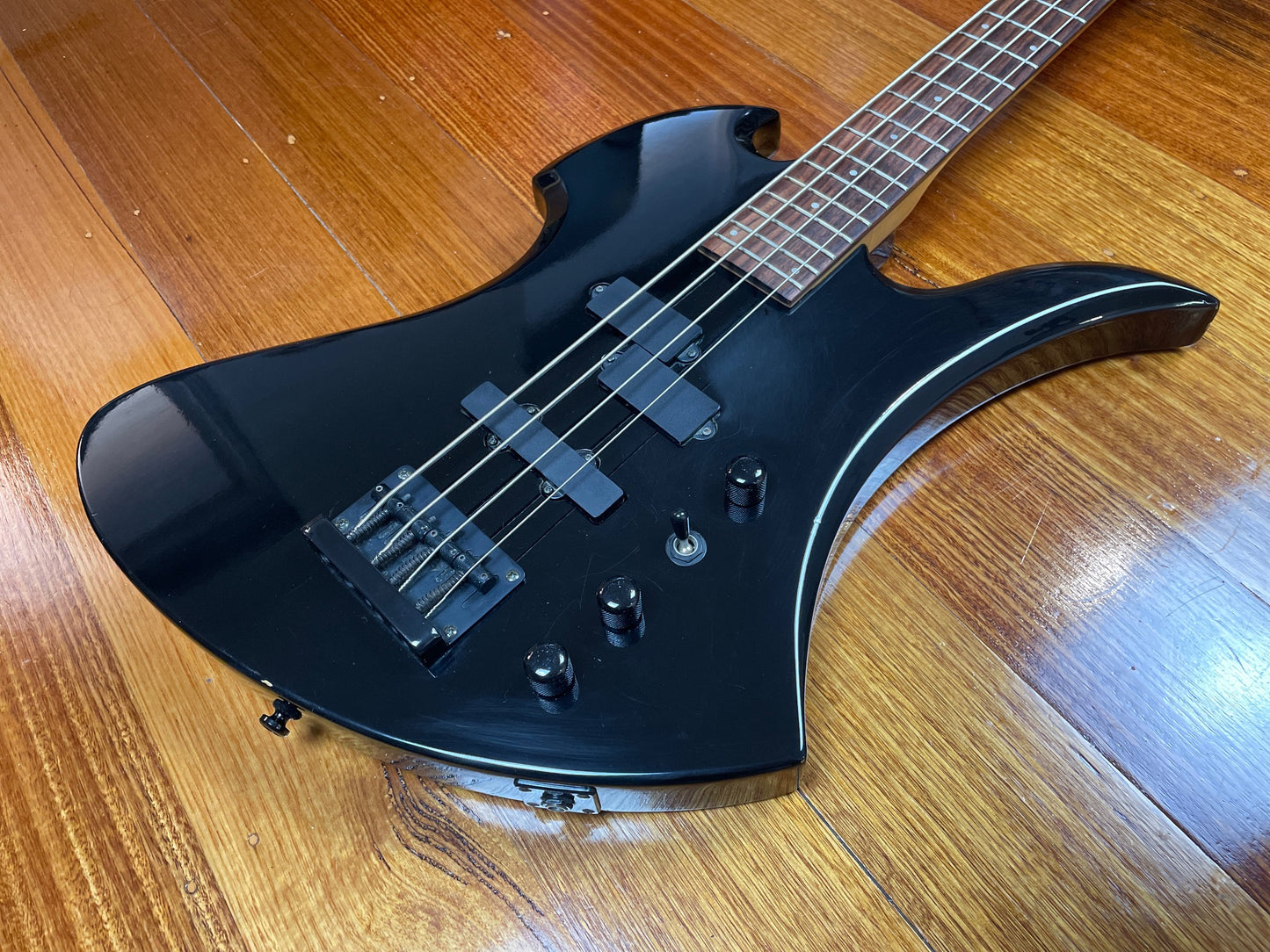 Aria Pro II Mockingbird Bass copy