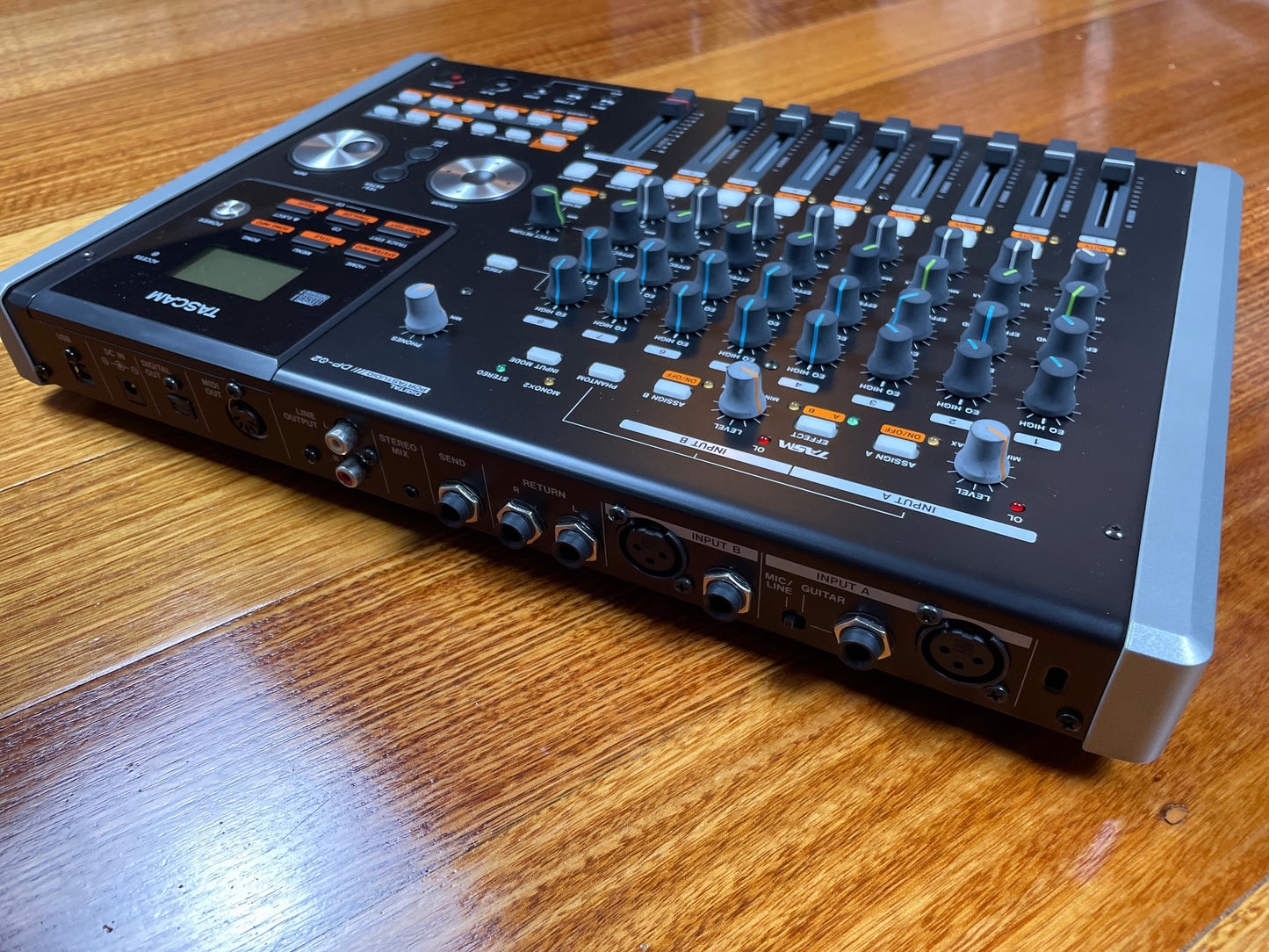 TASCAM Portastudio DP-02