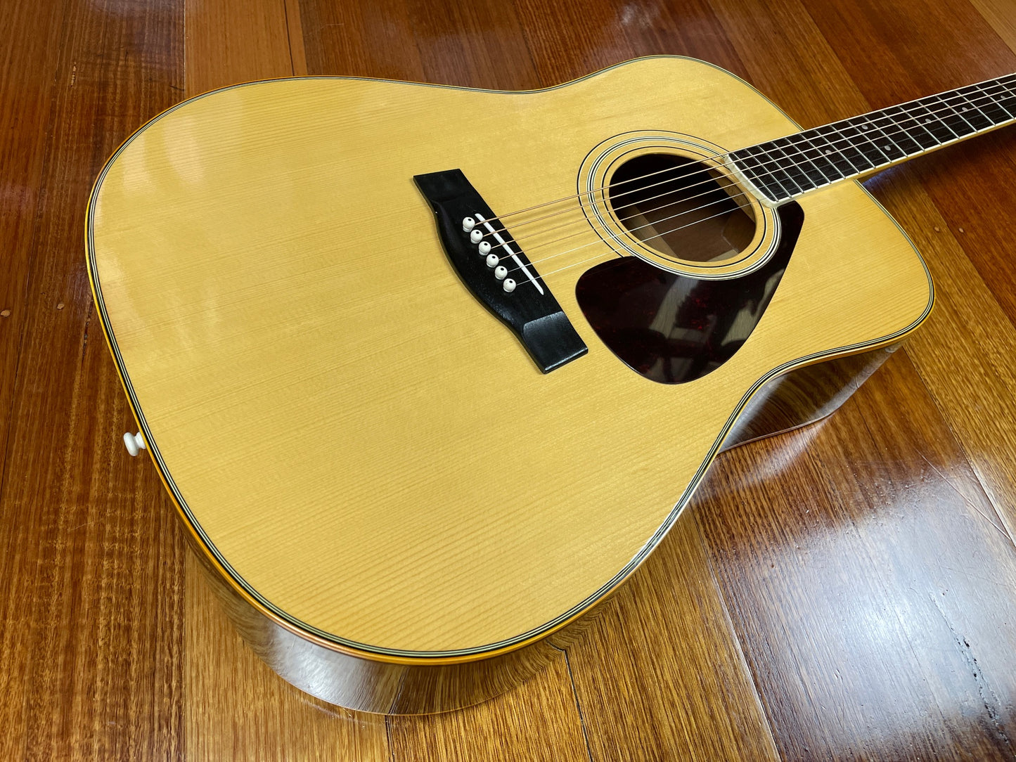 YAMAHA FG-201