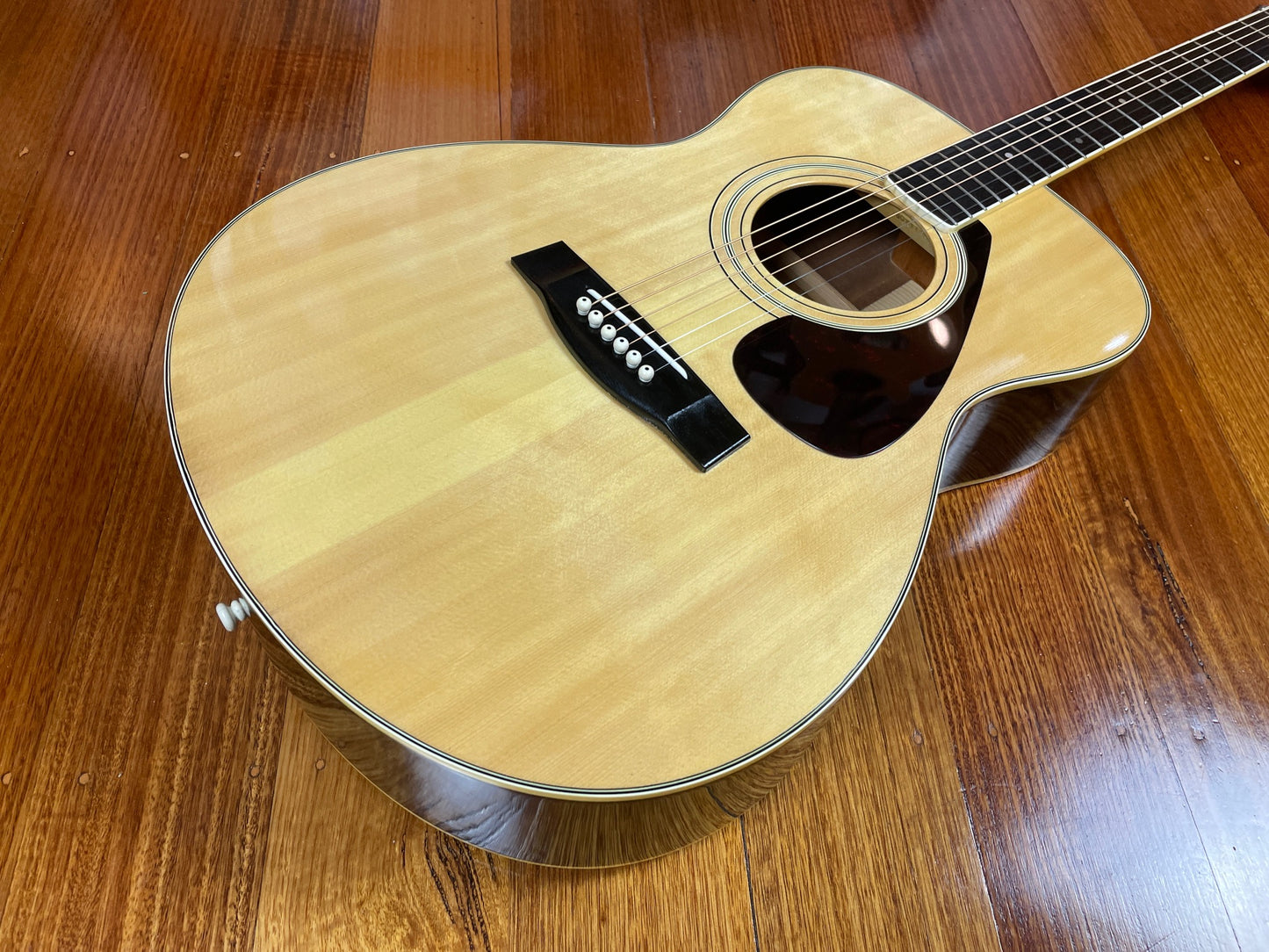 YAMAHA FG-202