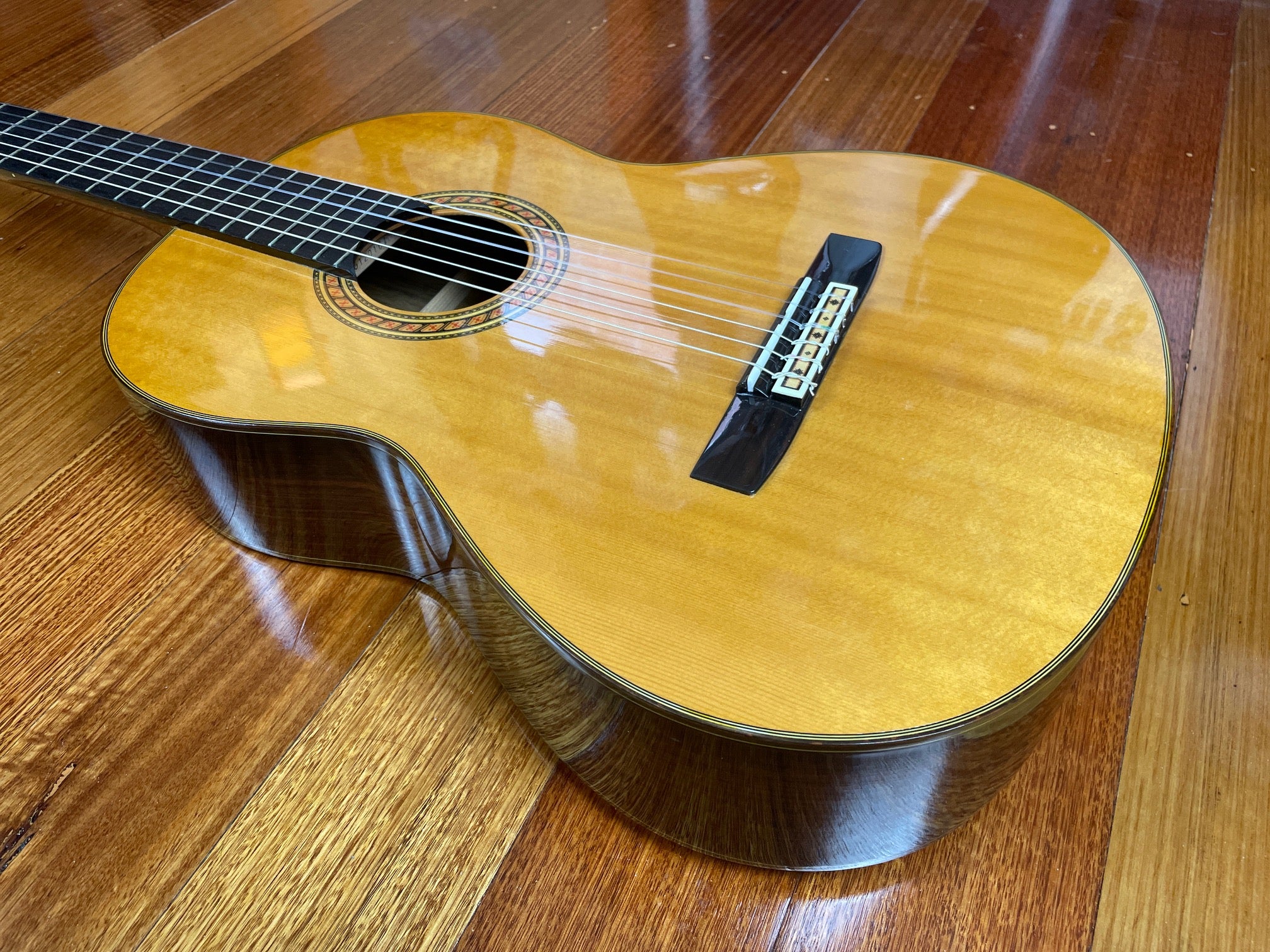 YAMAHA C-330S – RadioActiveGuitars