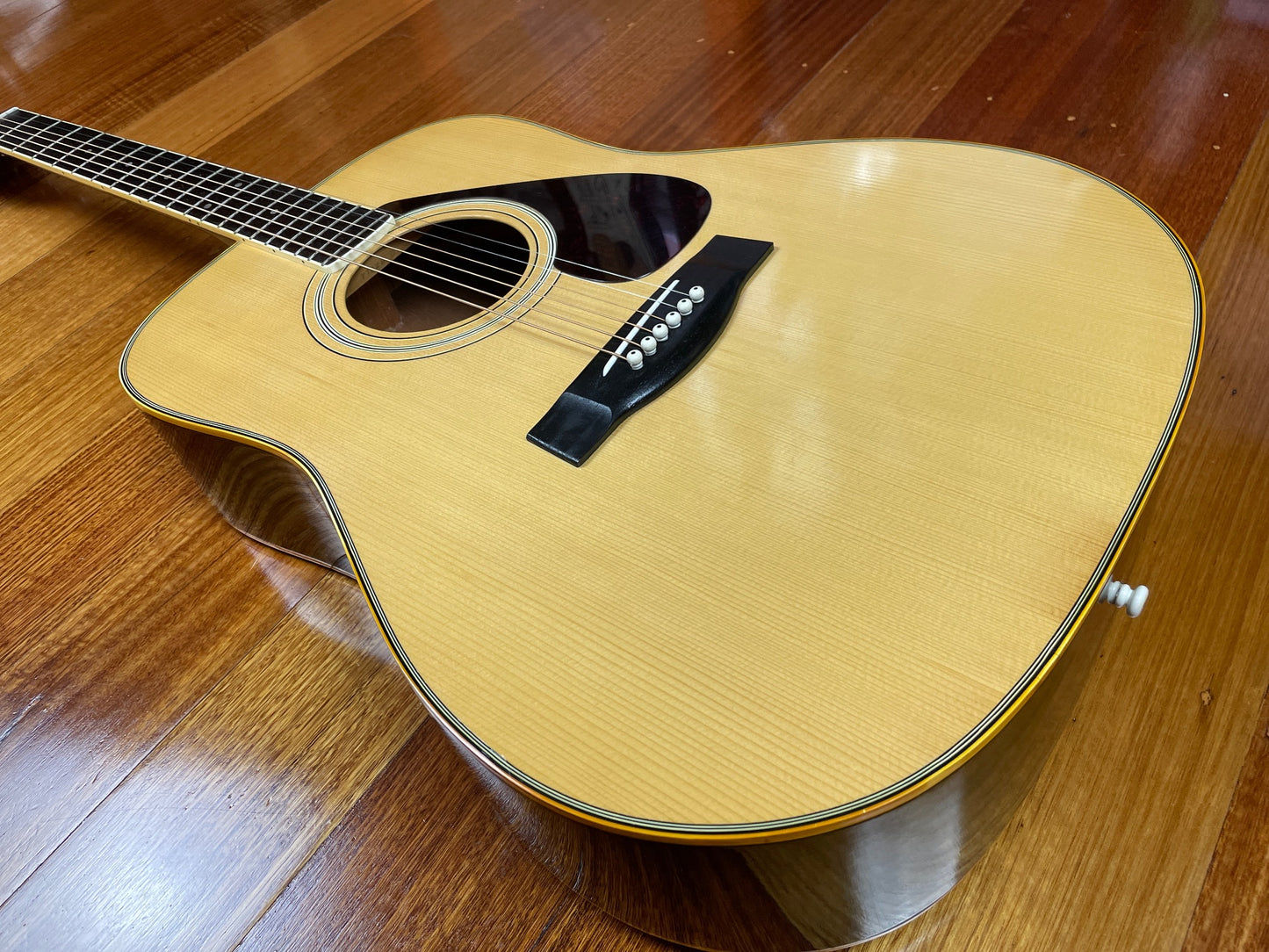 YAMAHA FG-201