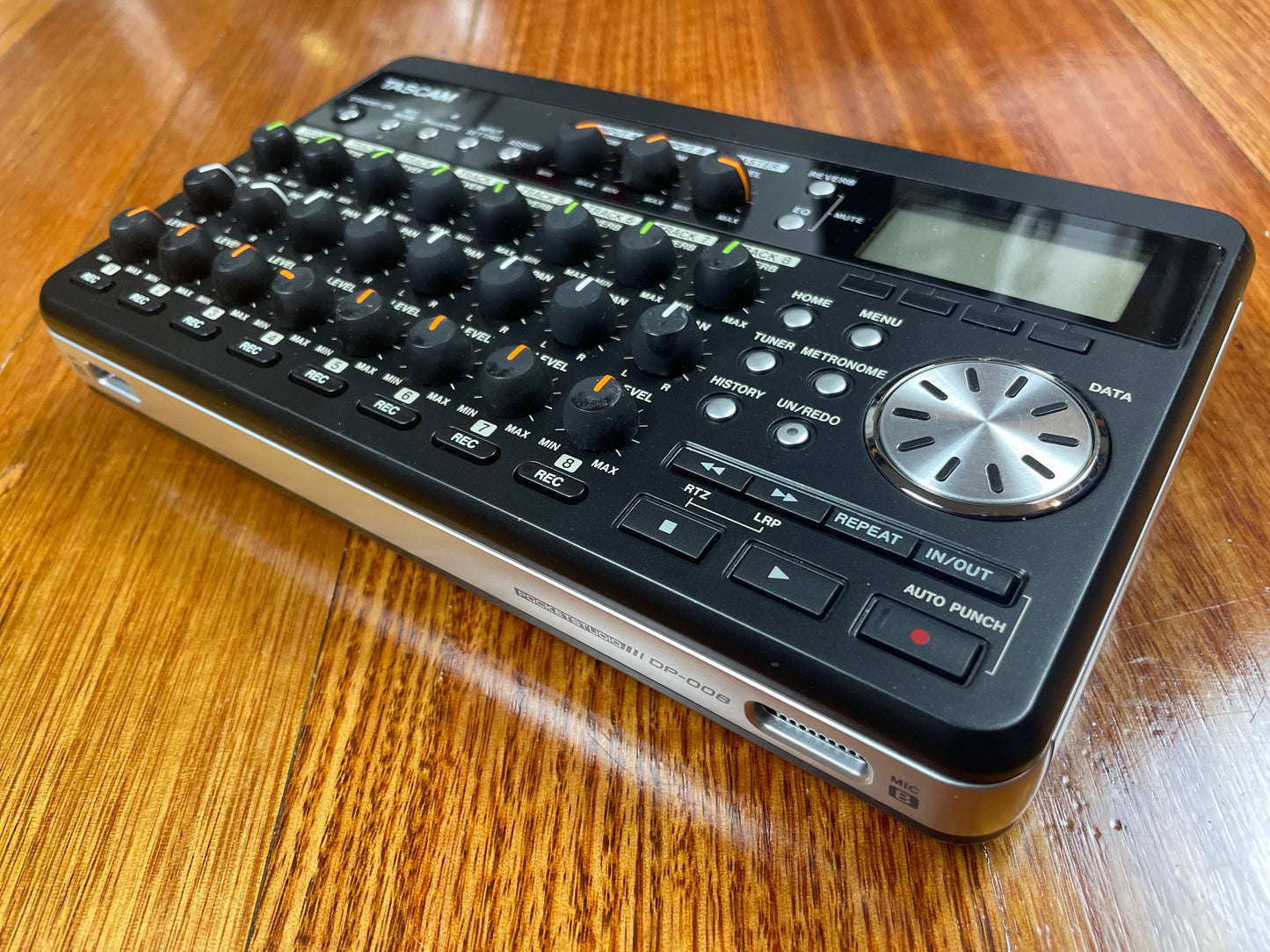 TASCAM DP-008