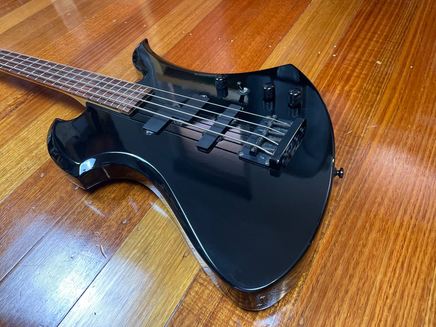 Aria Pro II Mockingbird Bass copy