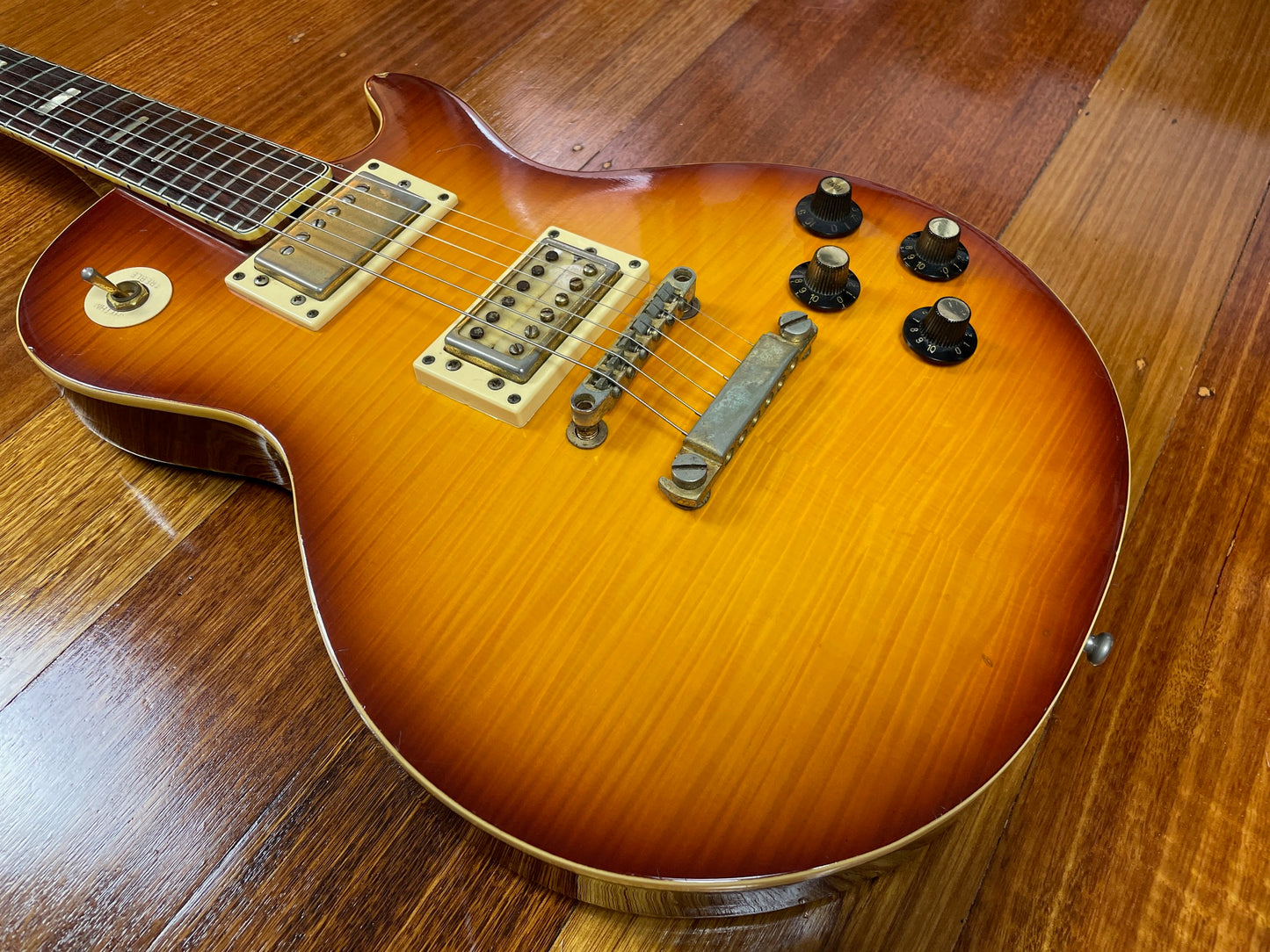 Elk Les Paul Custom copy