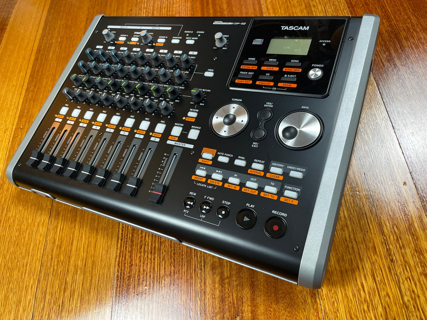 TASCAM Portastudio DP-02